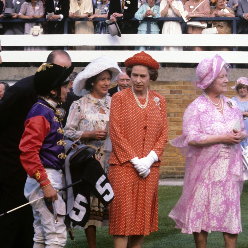 Jockey Willie Carson stands with (left to right) Princess Margaret, The Queen and Queen Mother after Expansive's Ribblesdale Stakes victory