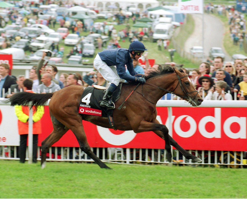 Galileo on his way to winning the 2001 Derby