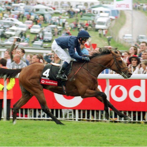 Galileo on his way to winning the 2001 Derby