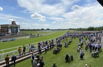 Ripon Racecourse filling up with fans