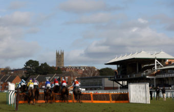 Runners taking the last on the first circuit at Warwick